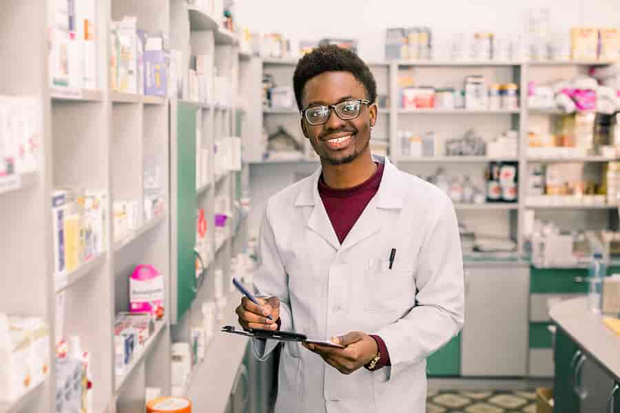 How to become a pharmacy technician